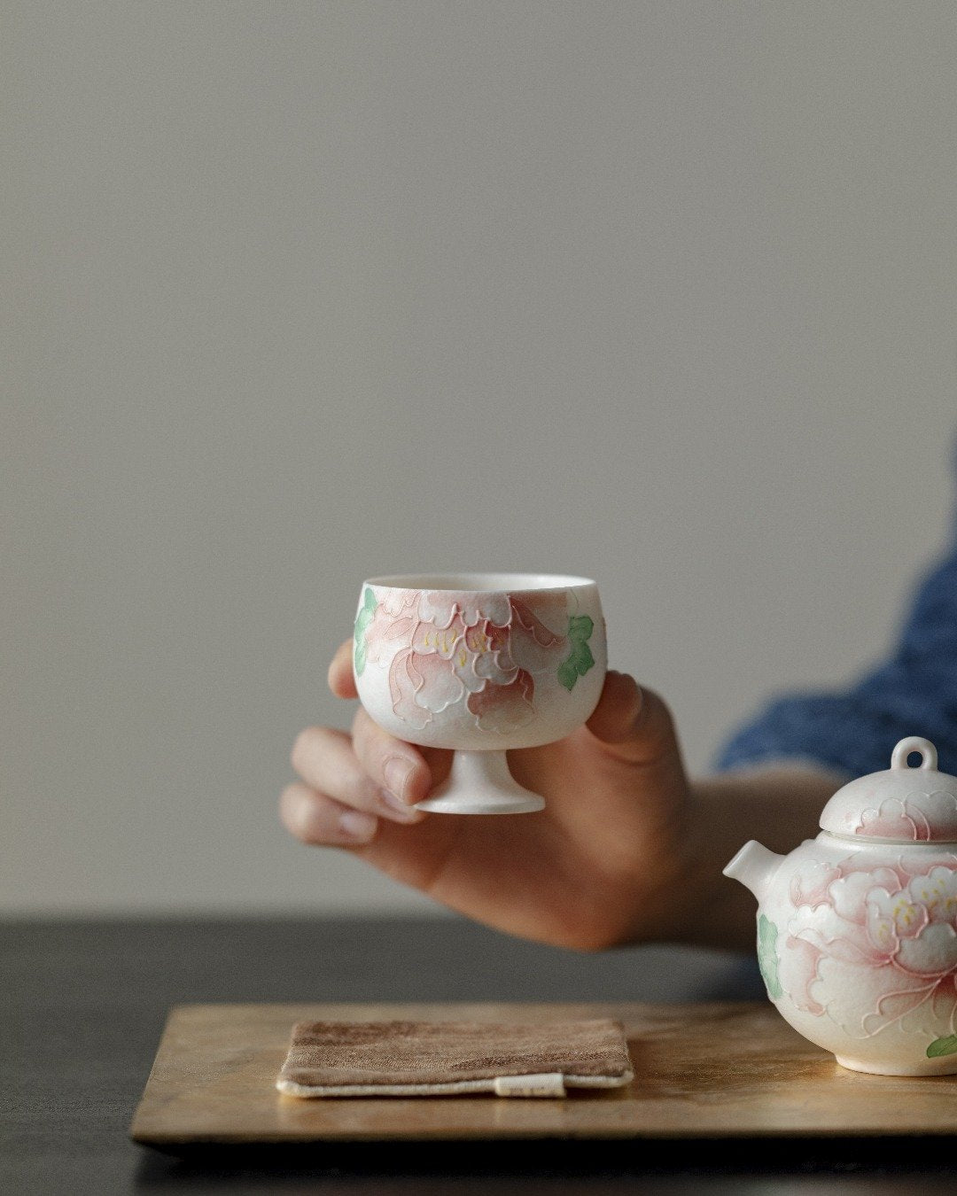 Hand-painted Ceramic Soft pink peony blossom 145ml Chinese Teapot Set